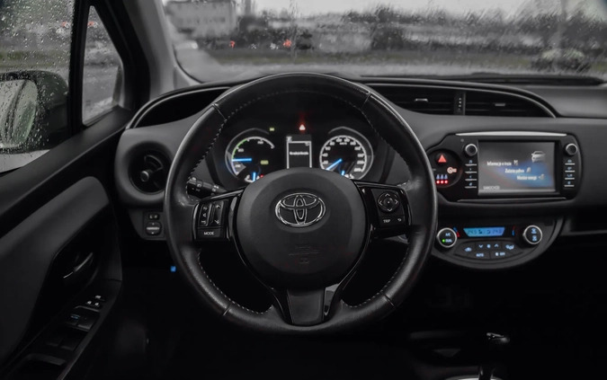 Toyota Yaris cena 51900 przebieg: 94800, rok produkcji 2018 z Sędziszów małe 137